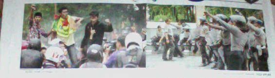 Pasukan pengendali Massa Polres Sleman terlibat adu ejek dengan kelompok Mahasiswa yang menggelar aksi unjukrasa di sekitar pertigaan Universitas Islam Negeri(UNI) Yogyakarta-Senin/19/03-Headline Tribun Jogja